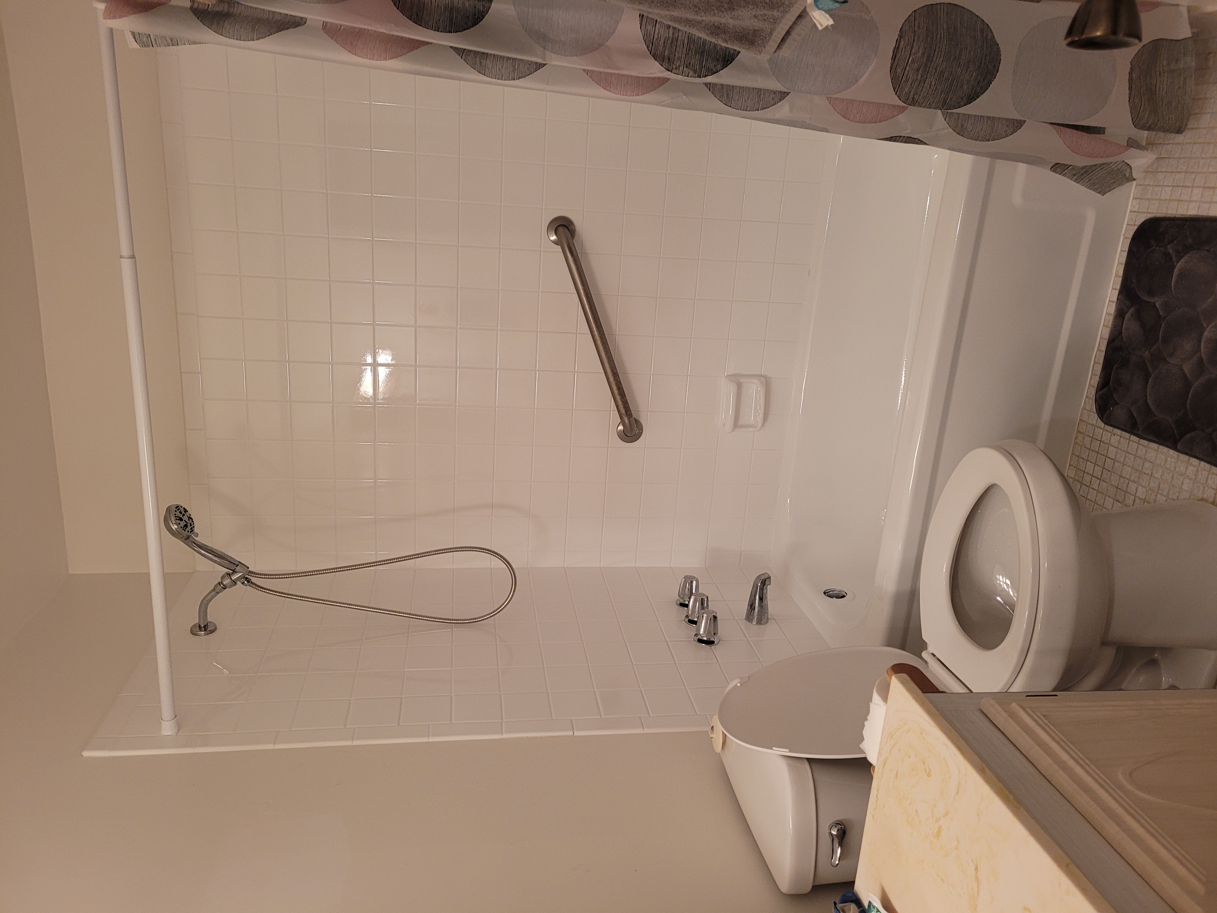 BathroomA.jpg