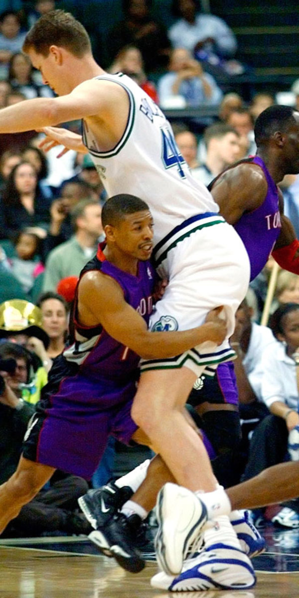 shawn-bradley-muggsy-boguesjpg.jpg