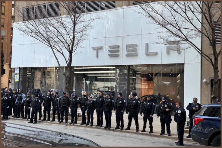 tesla-chicago-police-03102025-1-3105254155.jpg