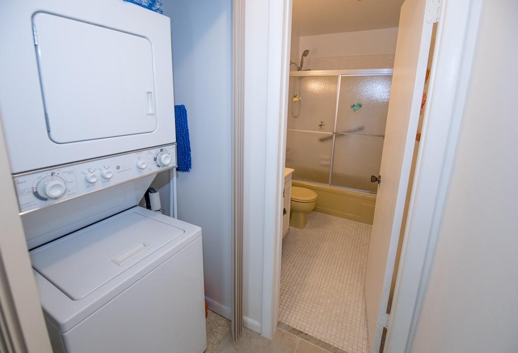 BathroomWasherDryer.jpg