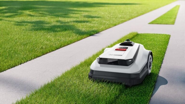 GOAT-A3000-LiDAR-lawn-mower-robot-at-CES-2025-768x432.jpg